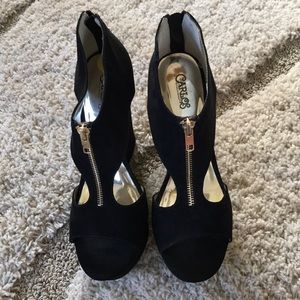 👠 Carlos Santana high heel wedges